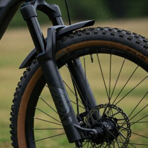 e bike suspension: Detailed view of an e-bike's front suspension fork, showcasing its components and travel for smooth riding.